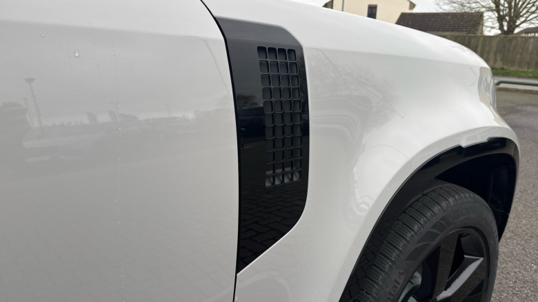 Land Rover Defender 3.0 D350 X-Dynamic HSE 90 3dr Auto Diesel Estate